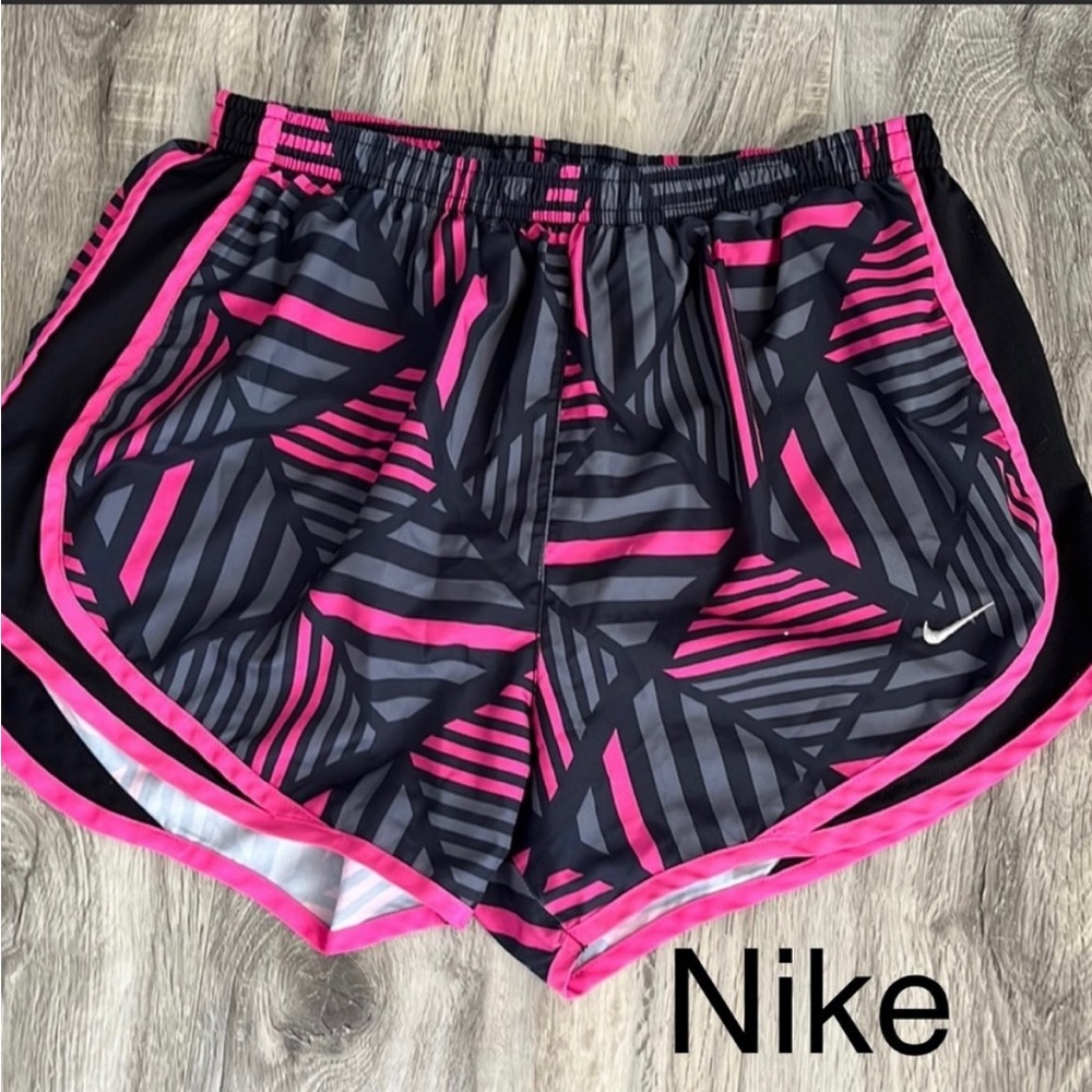 Nike Dri-fit nylon shorts. Size med. EUC smoke free